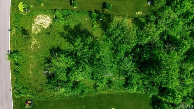 5127 Country Clb, Lewiston, NY 14092