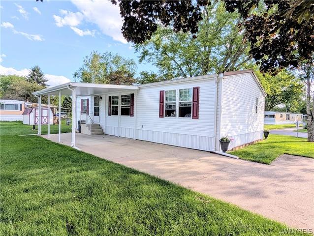 1067 Brookwood Dr, Evans, NY 14047