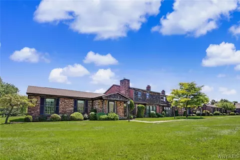 145 Wedgewood Dr, Amherst, NY 14221