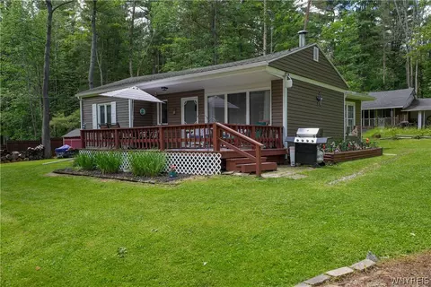 8135 Woodside Dr, Caneadea, NY 14717