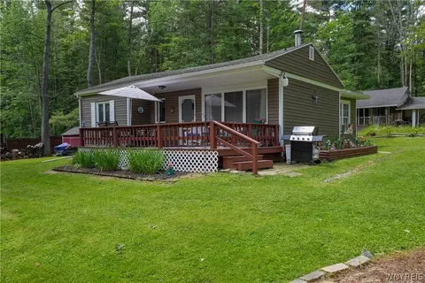 8135 Woodside Dr, Caneadea, NY 14717