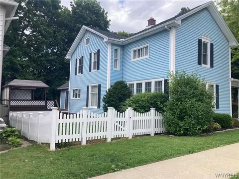 74 John St, Newstead, NY 14001