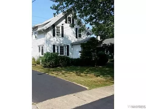 24 Lorain St, Evans, NY 14006