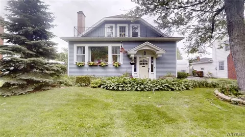 105 Hyledge Dr, Amherst, NY 14226