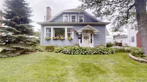 105 Hyledge Dr, Amherst, NY 14226