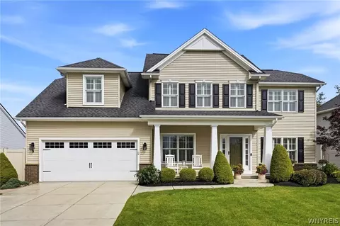 5 Parliament Ln, Lancaster, NY 14086
