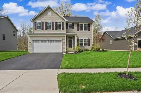 38 Sierra Dr, Amherst, NY 14228
