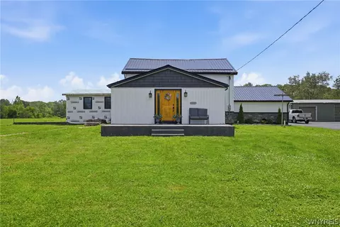 13151 Bullis Rd, East Aurora, NY 14052