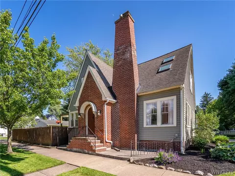 214 Roycroft Blvd, Amherst, NY 14226