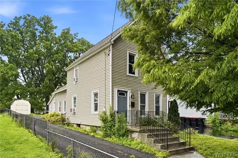 5317 Broadway St, Lancaster, NY 14086