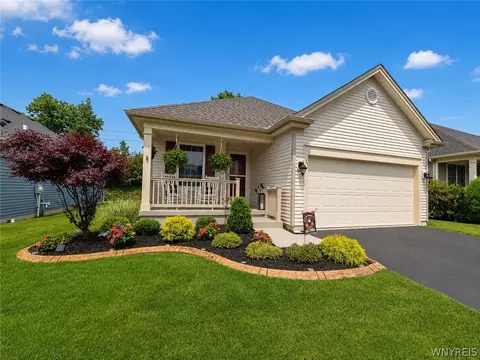 51 Hickory Grove Ln, Cheektowaga, NY 14227