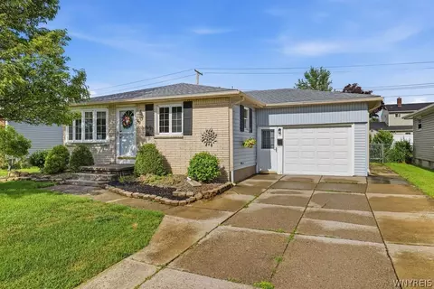 49 Caroline Ln, Depew, NY 14043