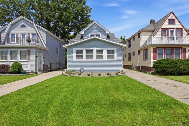 216 Sanders Rd, Buffalo, NY 14216
