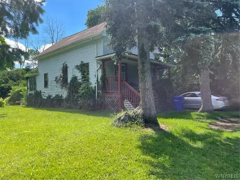 46 Evelyn St, Gates, NY 14606