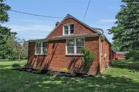 6729 Black Rd, Evans, NY 14047