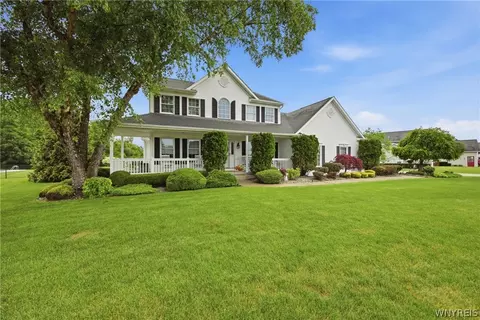 6981 Pintail Ct, Wheatfield, NY 14120