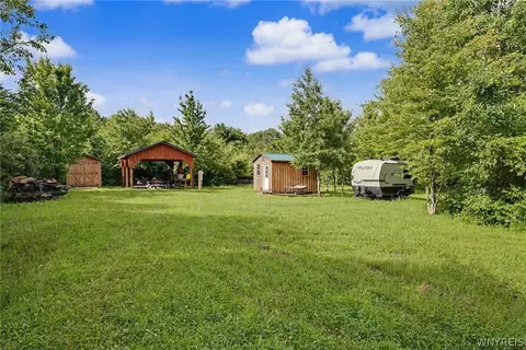 7240 New Hudson Rd, New Hudson, NY 14717
