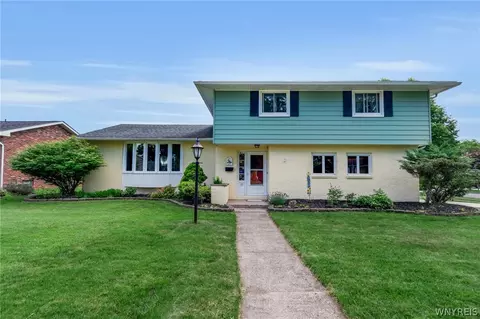 15 Willow Dr, West Seneca, NY 14224