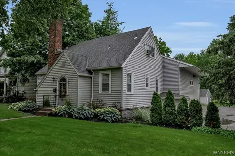 427-429 Pine St, Lockport, NY 14094