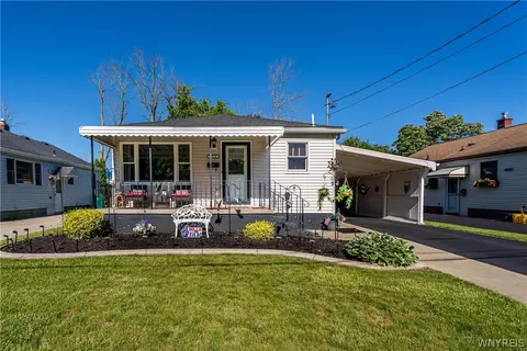 820 93rd St, Niagara Falls, NY 14304