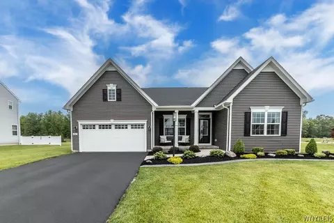4945 Brauer Dr, Pendleton, NY 14094