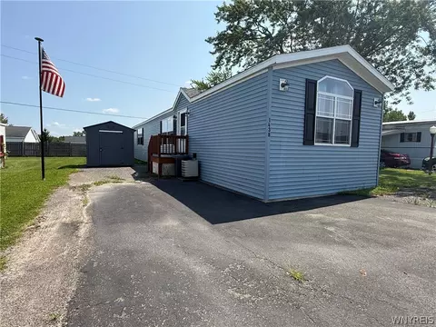 1438 East Dr, Alden, NY 14004