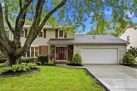 38 Sherburn Dr, Hamburg, NY 14075