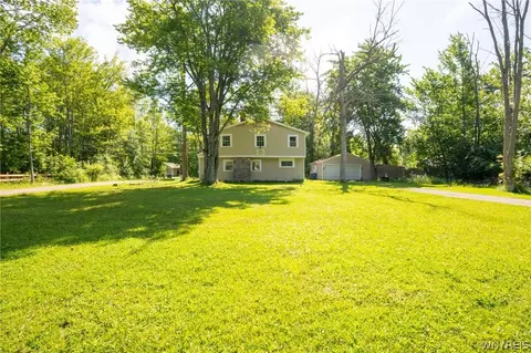 481 Poplar Ave, Evans, NY 14006 photo 2