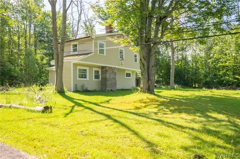 481 Poplar Ave, Evans, NY 14006 photo 4