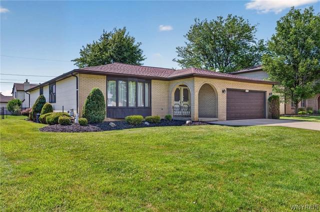 72 Carmelite Dr, West Seneca, NY 14224