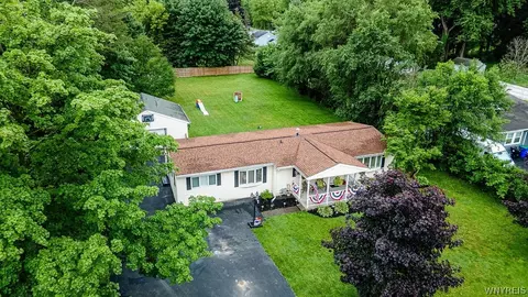 1093 Clearvue Dr, Alden, NY 14004