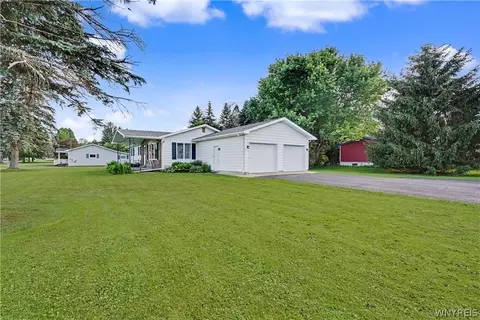 3 Sherman Dr, Arcade, NY 14009 photo 2