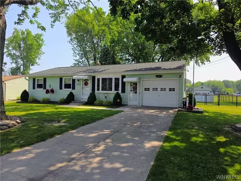 7225 Norman Rd, Wheatfield, NY 14120