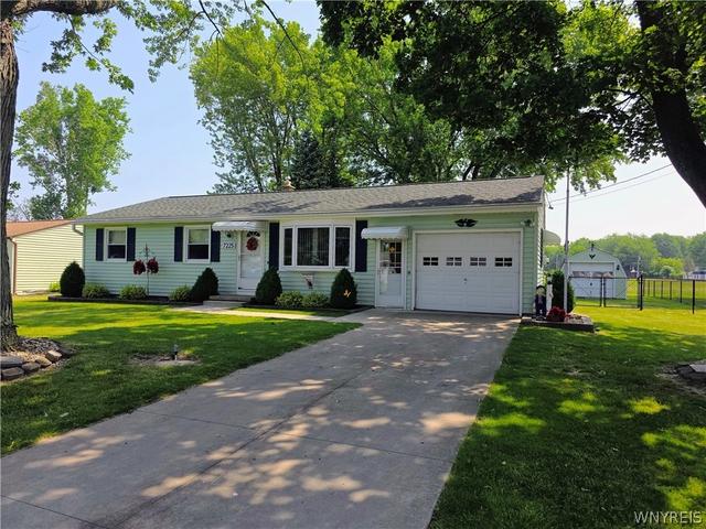 7225 Norman Rd, Wheatfield, NY 14120