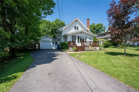 136 S Lincoln Ave, Orchard Park, NY 14127