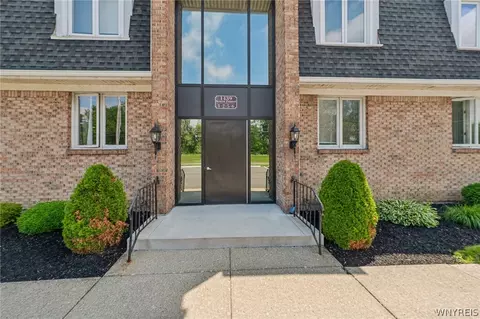 1439 N Forest Rd #5, Amherst, NY 14221
