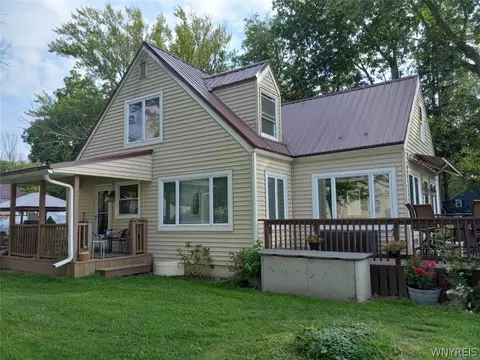9802 Shorecliff Rd, Evans, NY 14006 photo 2