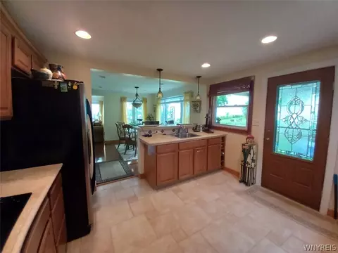 9802 Shorecliff Rd, Evans, NY 14006 photo 7