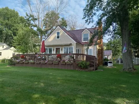 9802 Shorecliff Rd, Evans, NY 14006 photo 1
