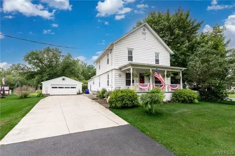 2682 New Rd, Porter, NY 14131