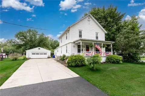 2682 New Rd, Porter, NY 14131