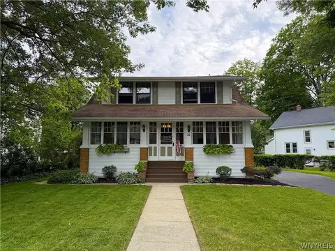 26 Pleasant Ave, Hamburg, NY 14075