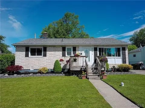 4910 Kennison Pkwy, Hamburg, NY 14075