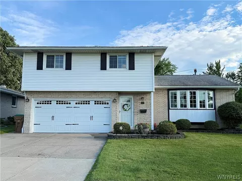27 Mckenzie Ct, Cheektowaga, NY 14227