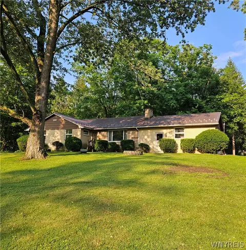 8415 Sisson Hwy, Eden, NY 14057