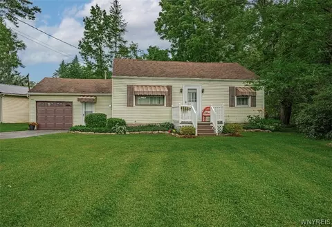9300 Tonawanda Crk Rd, Clarence Center, NY 14032