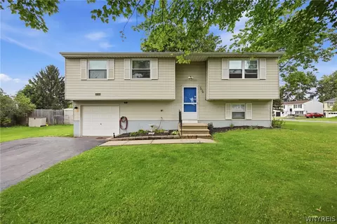 7024 Academy Ln, Lockport, NY 14094