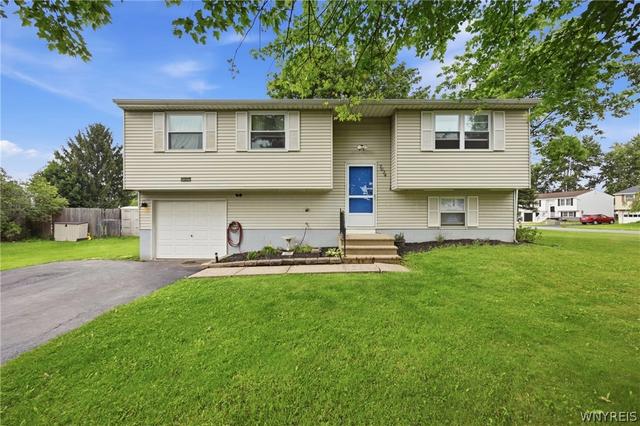 7024 Academy Ln, Lockport, NY 14094