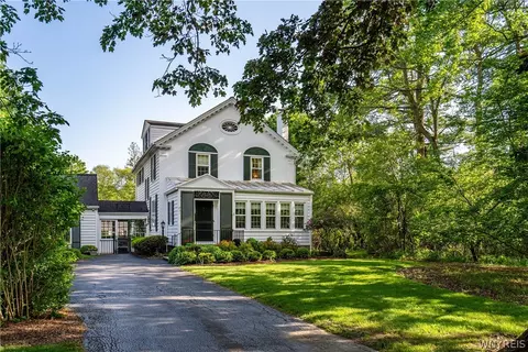 861 Chestnut Hill Rd, Aurora, NY 14052