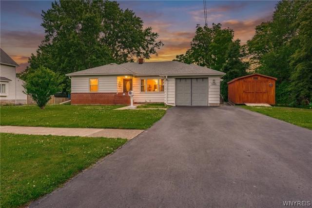 141 Elizabeth St, Ridgeway, NY 14103